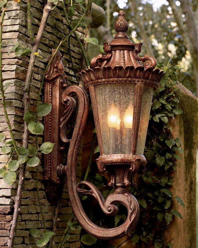 Tuscan outdoor lamp